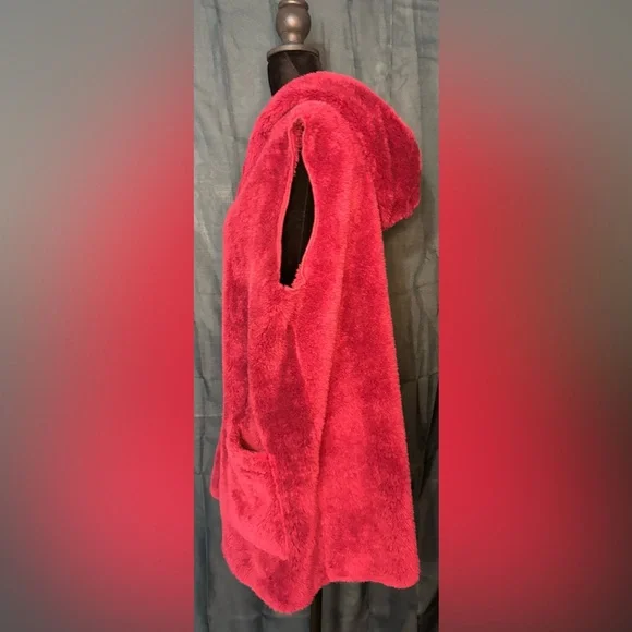 Zenana Outfitters Burgundy Fuzzy Vest - Picture 2 of 6